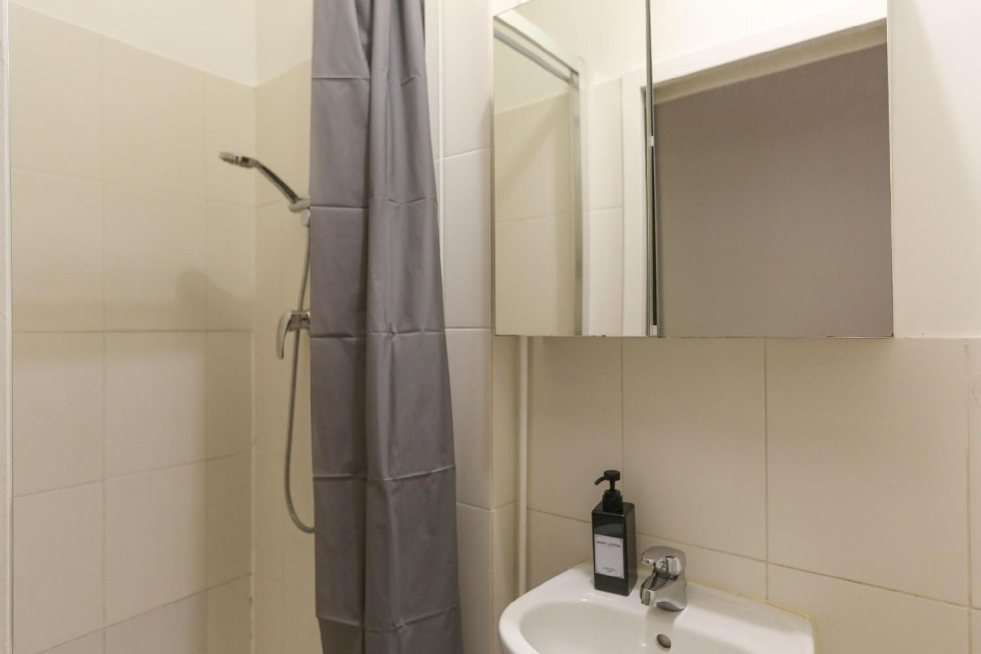 Nice And Comfortable Studio Apartment ปารีส ภายนอก รูปภาพ