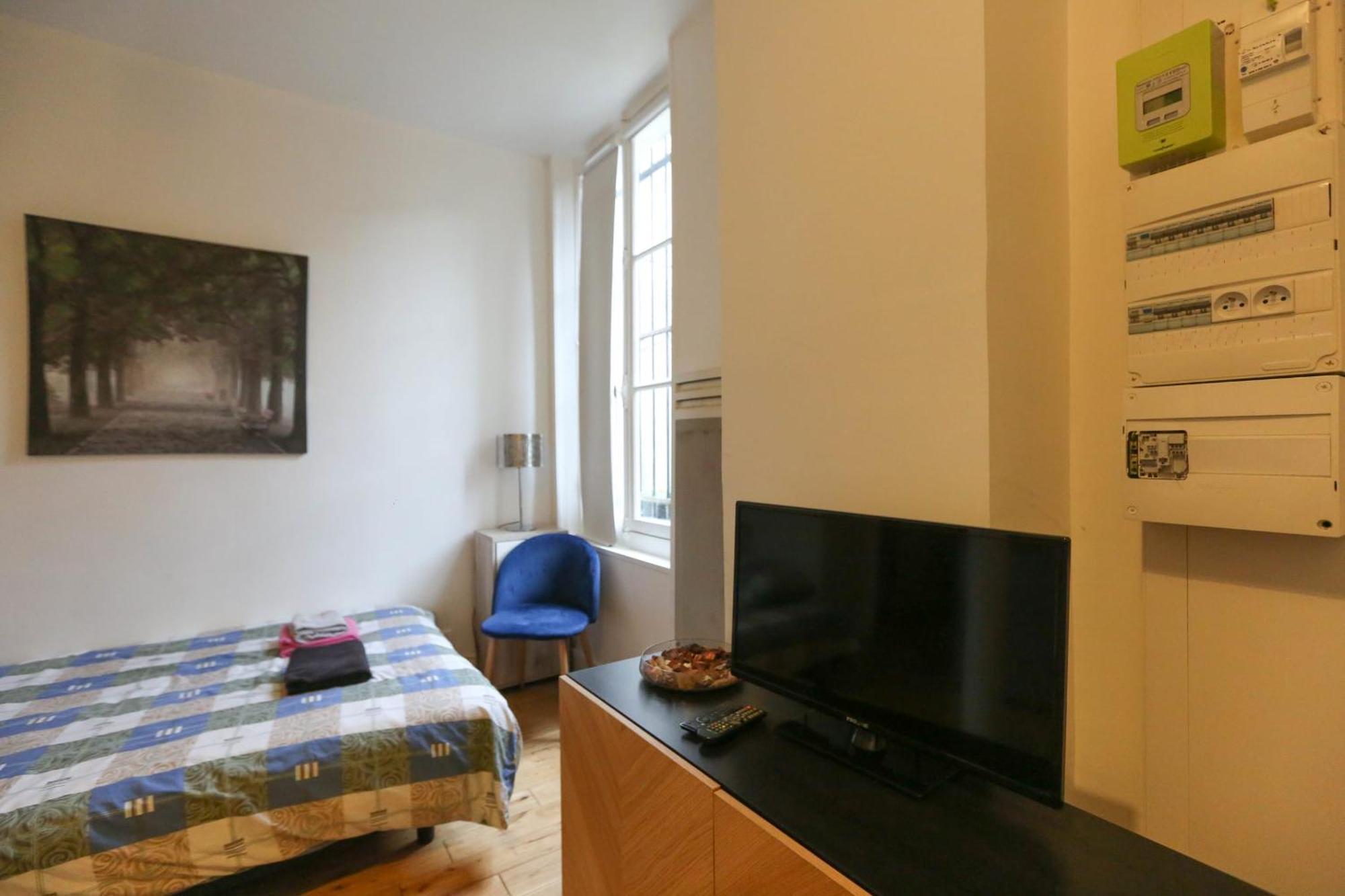 Nice And Comfortable Studio Apartment ปารีส ภายนอก รูปภาพ