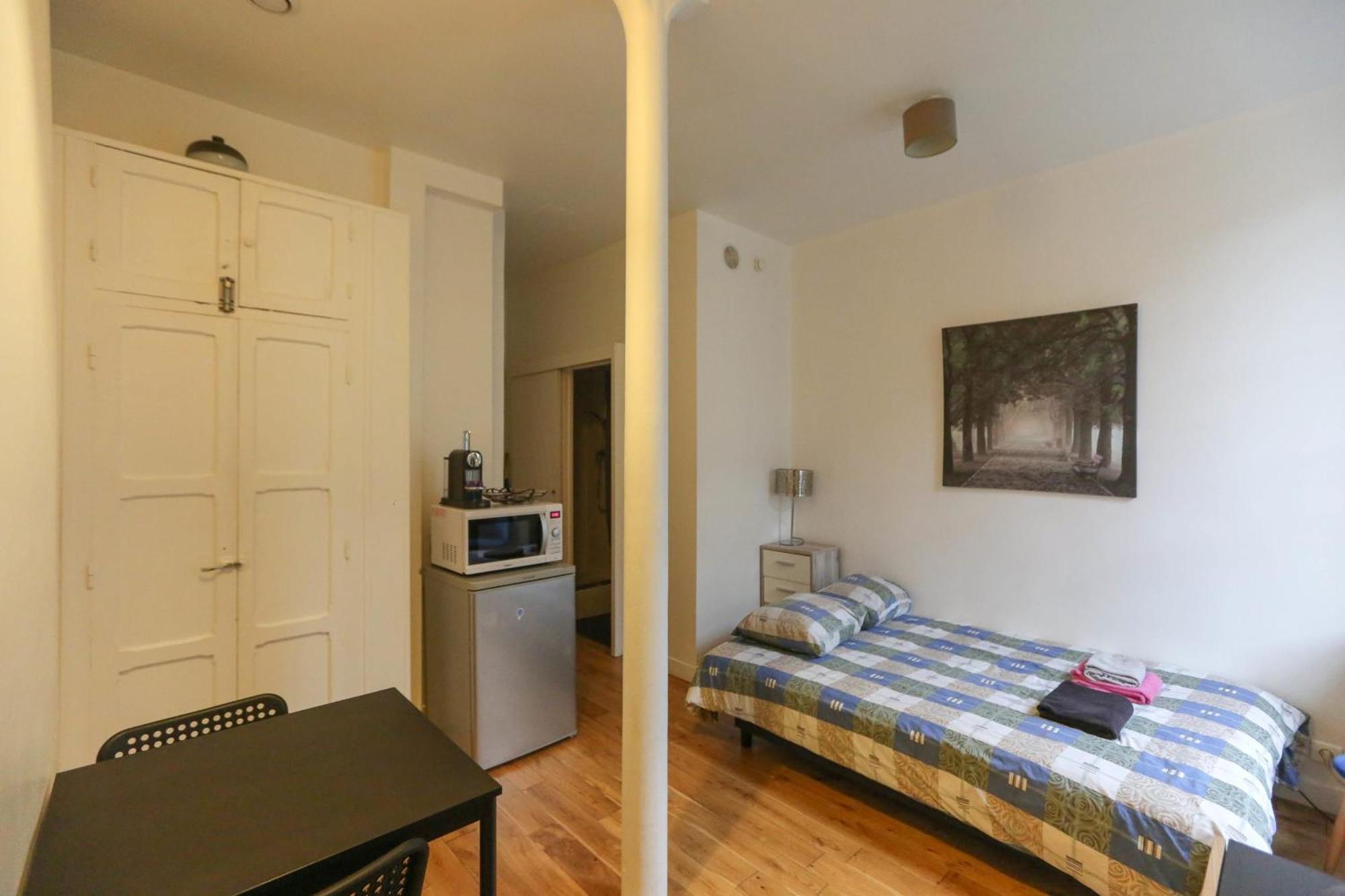 Nice And Comfortable Studio Apartment ปารีส ภายนอก รูปภาพ
