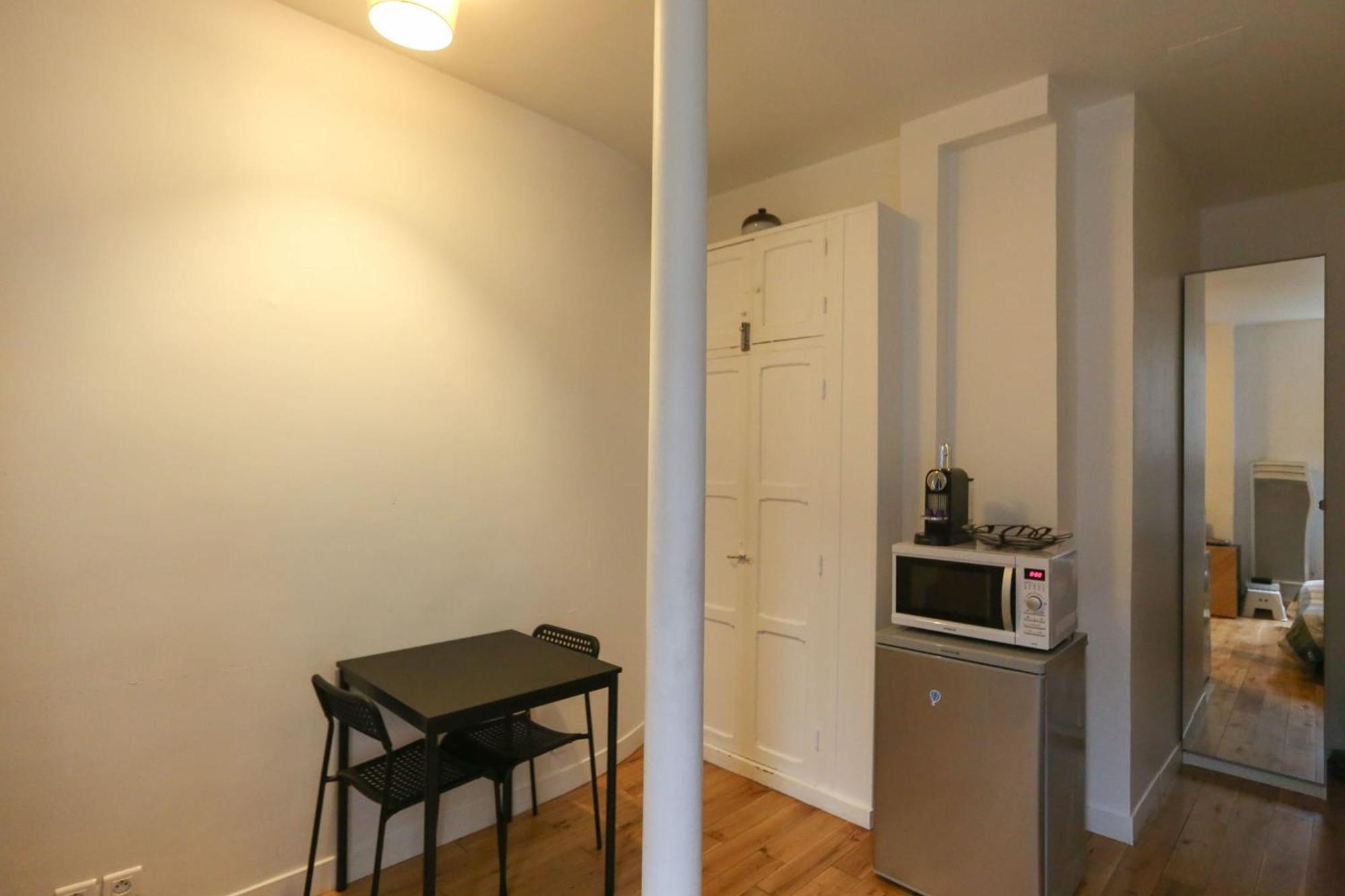 Nice And Comfortable Studio Apartment ปารีส ภายนอก รูปภาพ