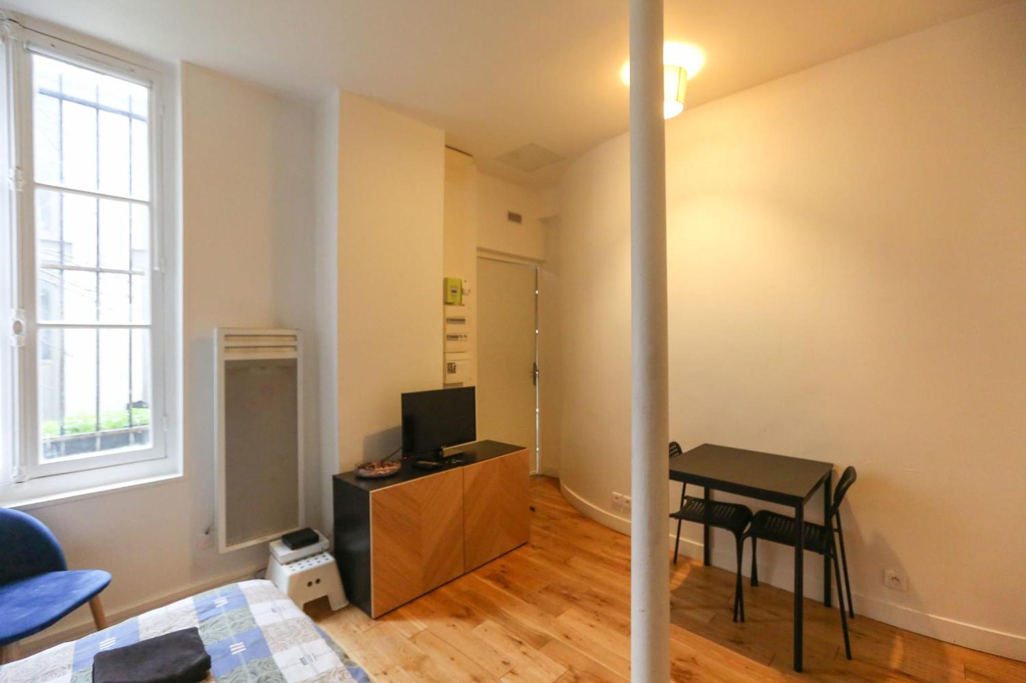 Nice And Comfortable Studio Apartment ปารีส ภายนอก รูปภาพ